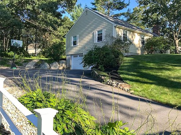 4th image of 70 Newell Dr