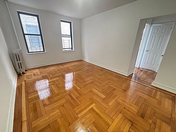 3rd image of 1068 Ward Ave APT 1E