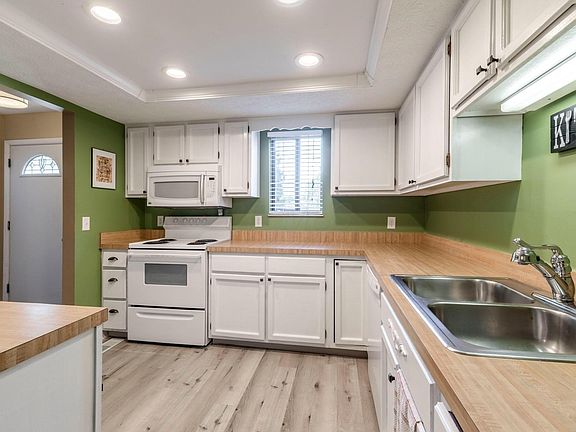 4th image of 3748 Pendlestone Dr