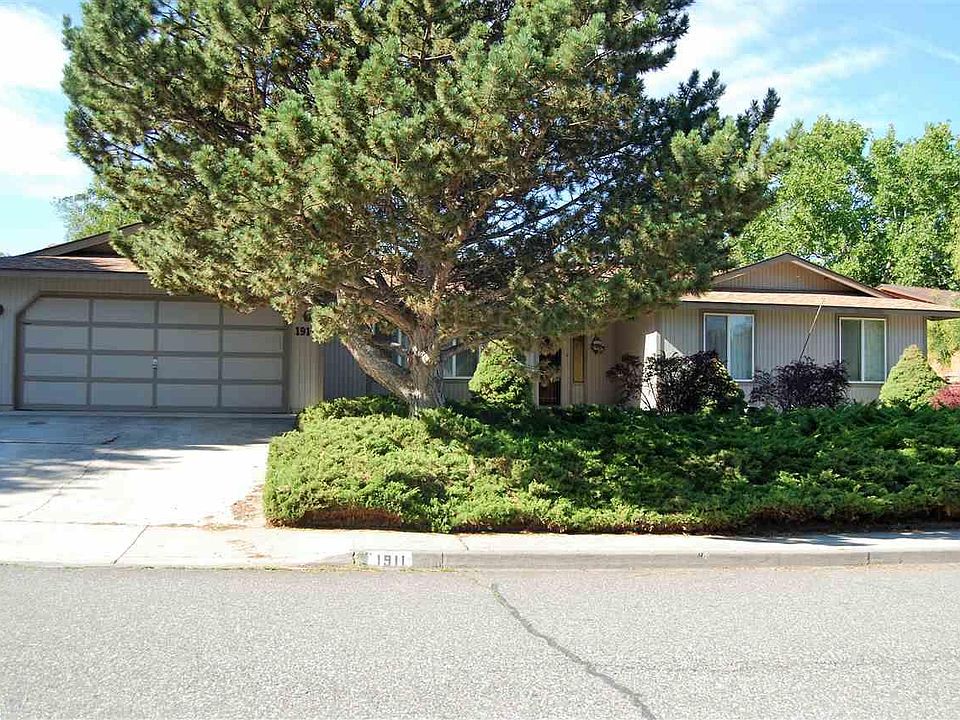 2nd image of 1911 Pheasant Ln