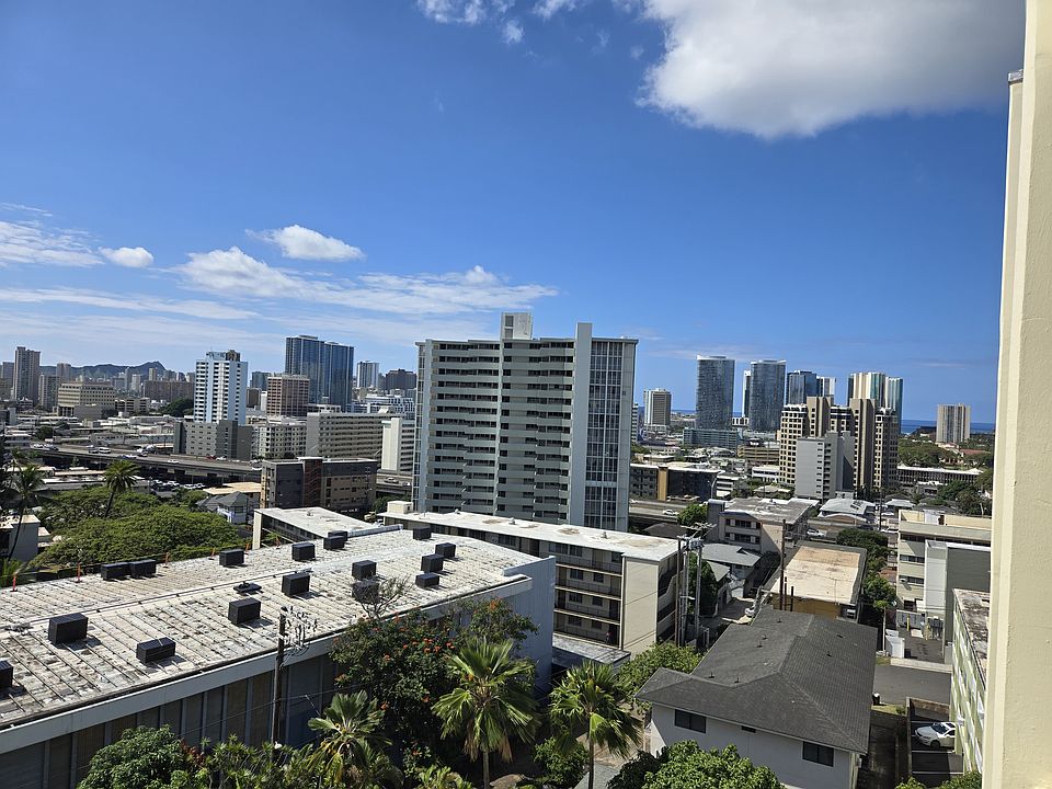 View from lanai of Diamond Head and Ala Moana Beach