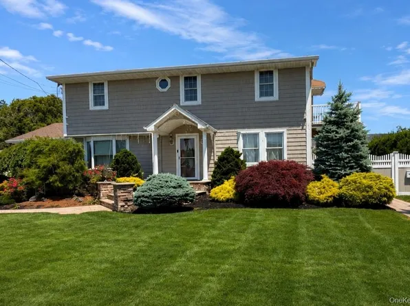 340 50th St, Lindenhurst, NY 11757