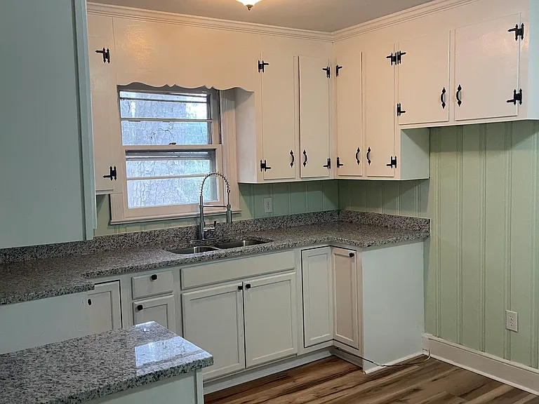 321 N Glendale Dr — Photo 13