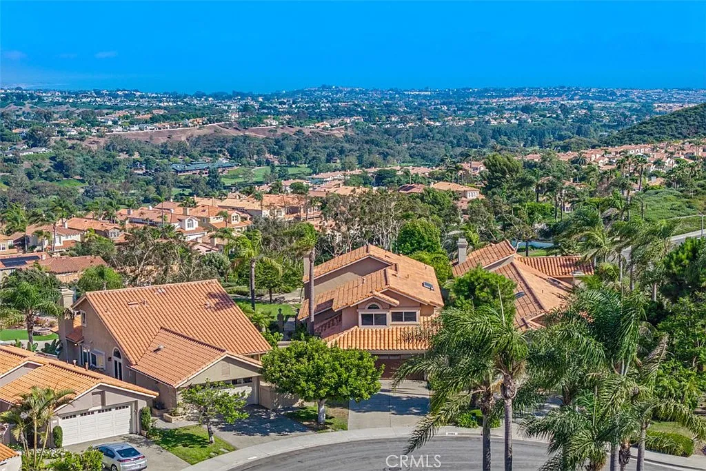 4 bed, 2398 sqft, $6,500 — Photo 1