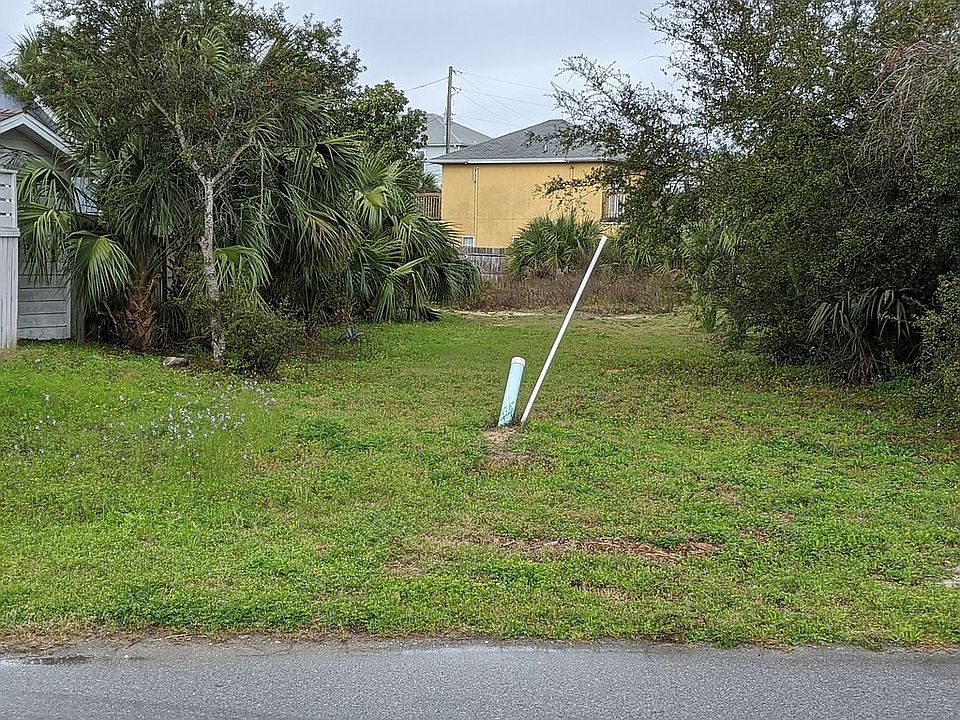 1st image of 608 Camelia St