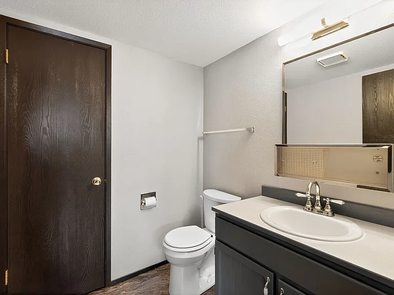912 Algona Blvd N #A — Photo 15