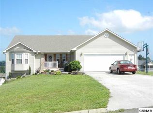 2824 English Hills Dr, Sevierville, TN 37876