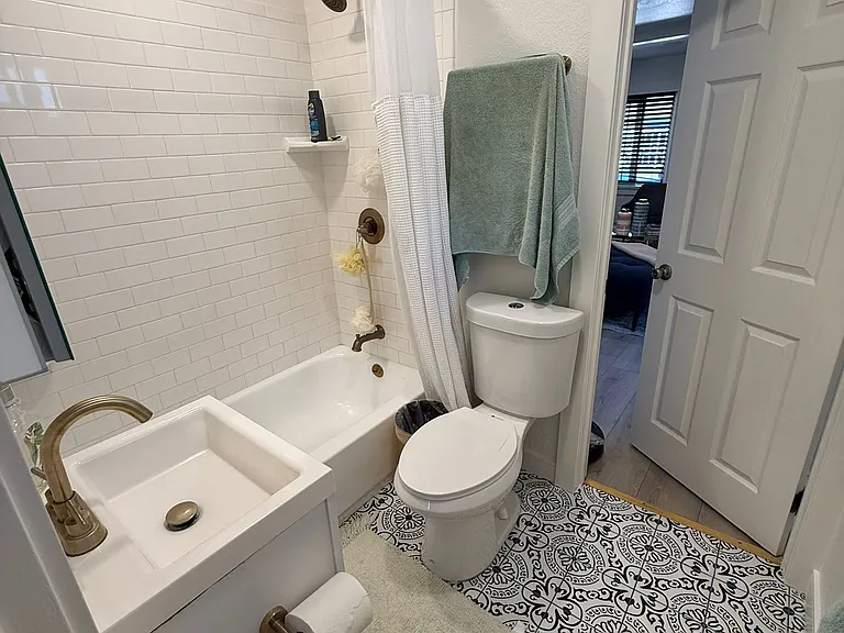 4383 Van Dyke Ave — Photo 5