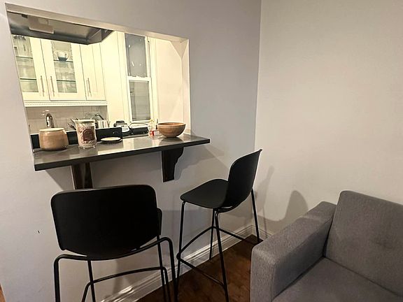 5th image of 326 W 47th St APT 3D