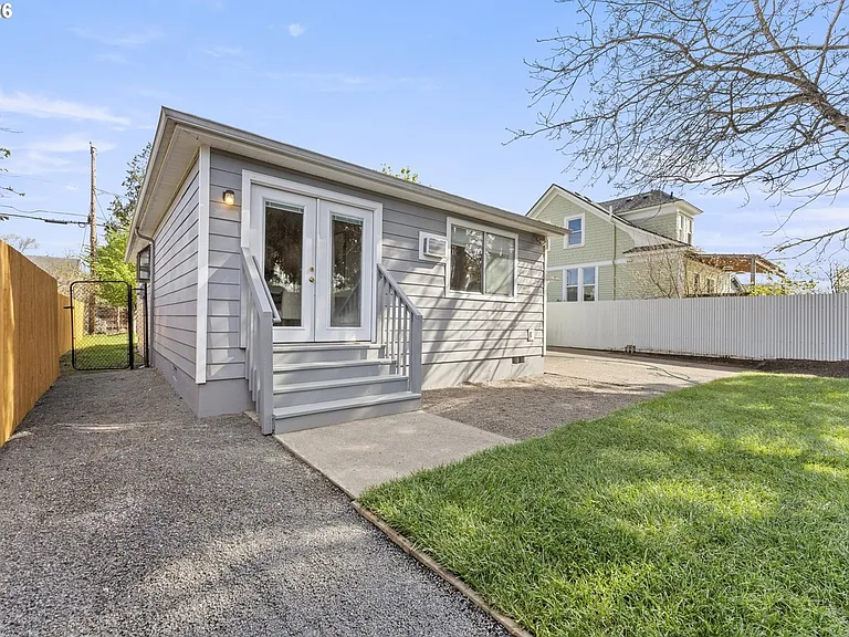 7915 N Exeter Ave — Photo 32