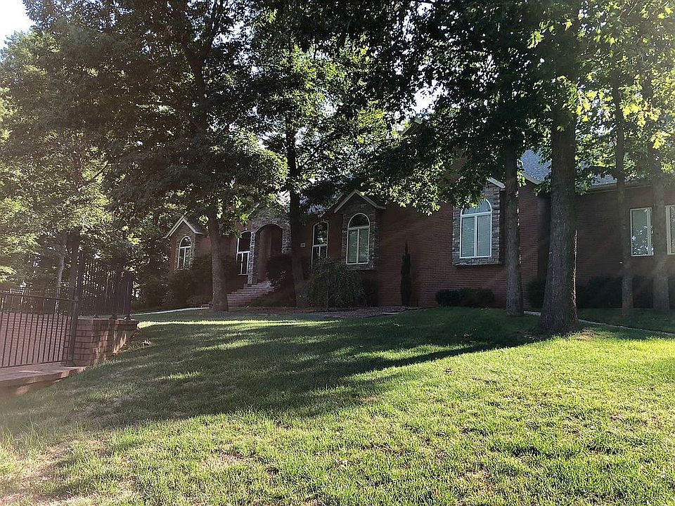 1st image of 1703 S 41st St