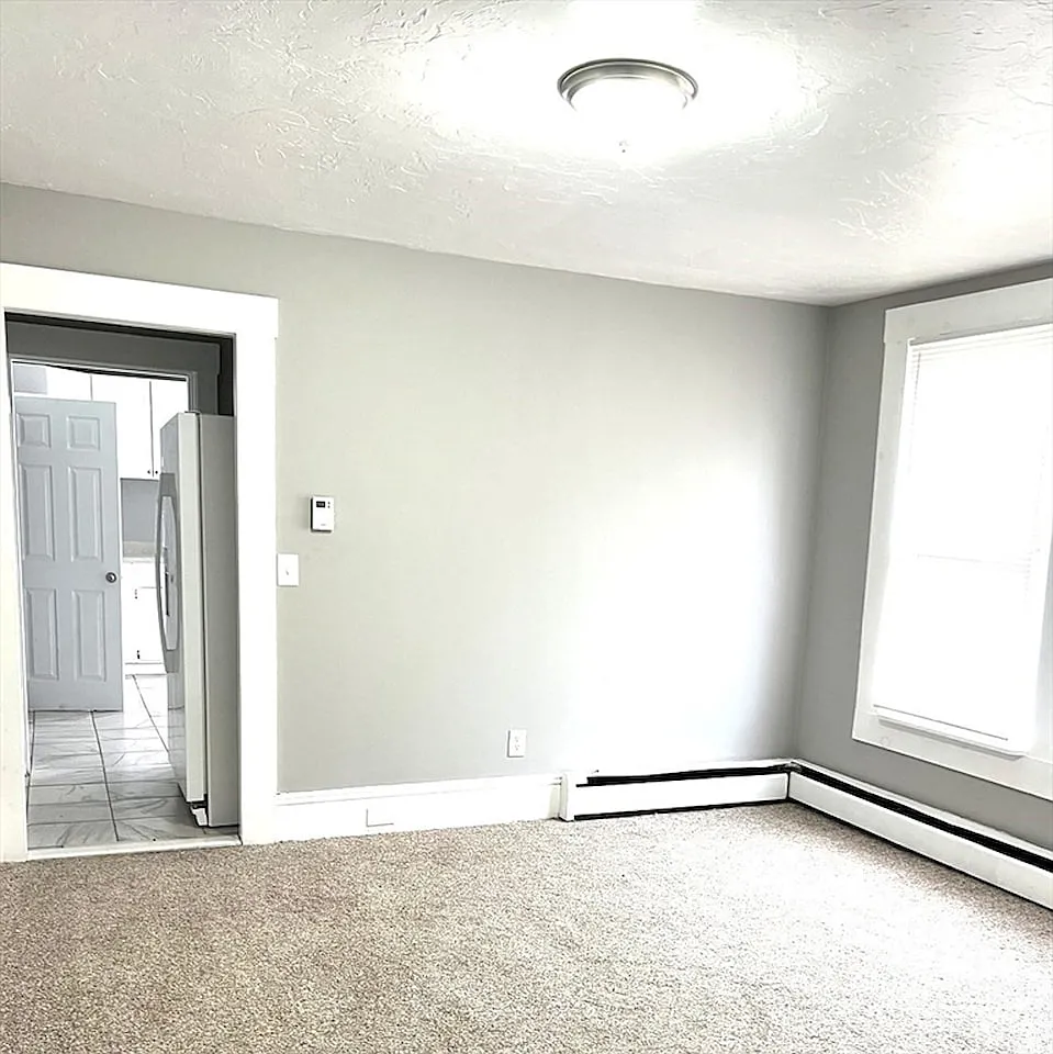 3 bed, 1200 sqft, $1,900 — Photo 3