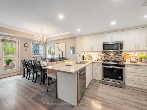 9 Greenbriar Rd #306, Toronto, ON M2K 1H4