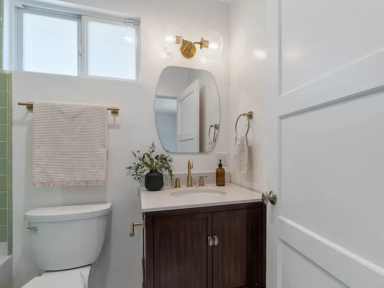 17453 Burbank Blvd — Photo 36