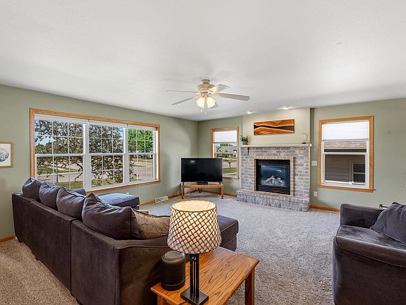 5th image of 455 S Country Ln