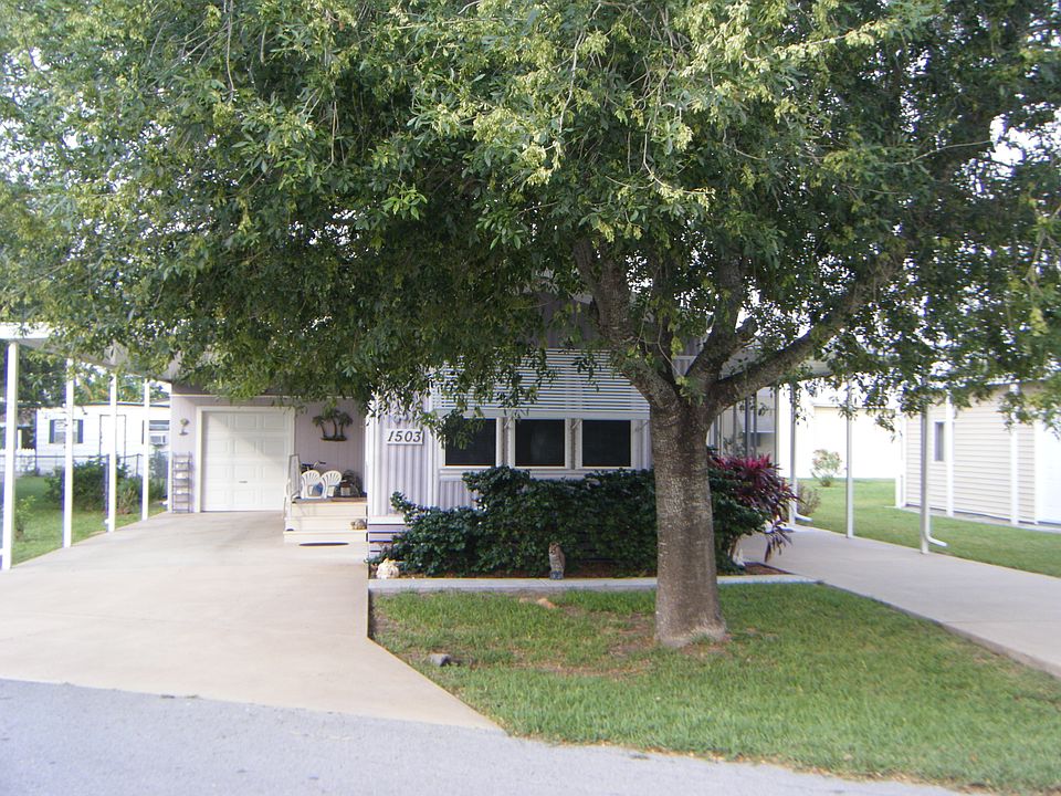 Front showing both driveways