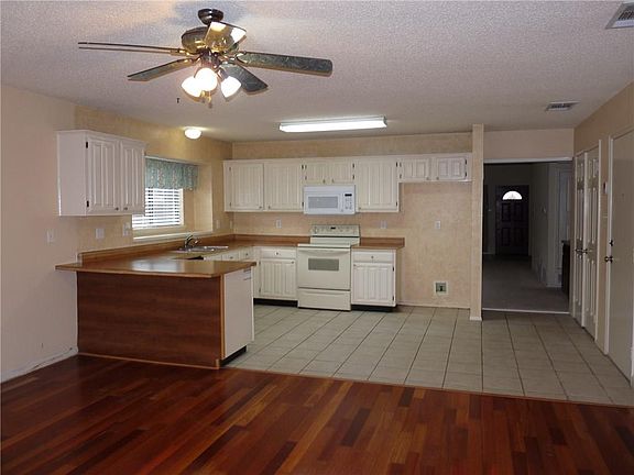 4th image of 7808 Vienna Dr