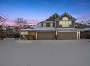 252 Woodstone Cir, Buffalo Grove, IL 60089