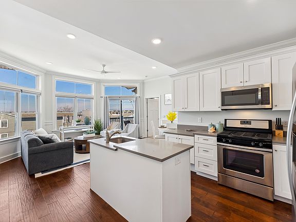 4th image of 8515 Landis Ave #301