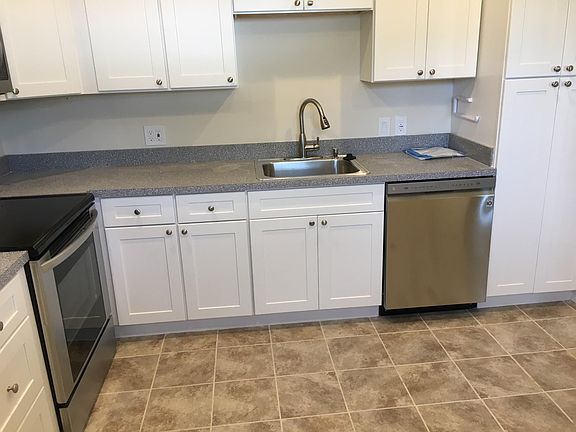 3rd image of 207 Pierce Ave #B