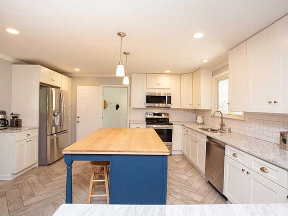 2nd image of 7016 Gainesborough Dr
