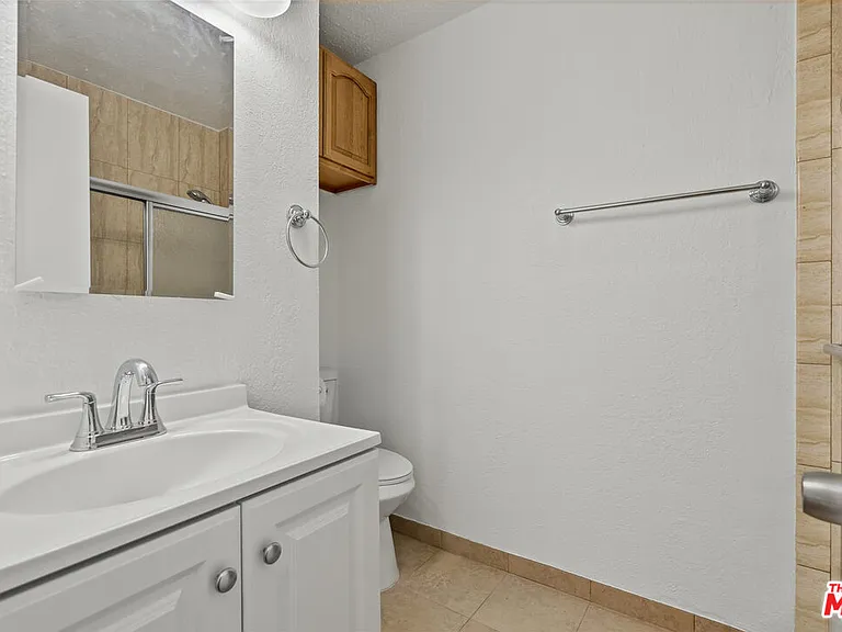 1540 N Fuller Ave #8 — Photo 9