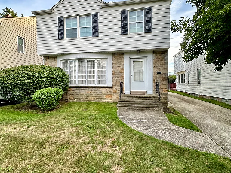 Beautiful House With Lawn Care