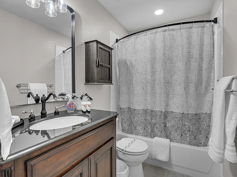 10804 Pineview Ln — Photo 9