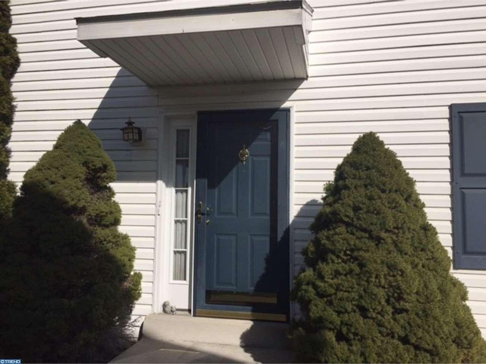 2nd image of 103 Bainbridge Cir