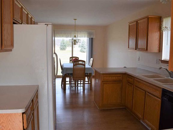 3rd image of 32861 Birchwood Dr