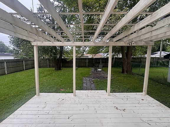 5th image of 17246 Community St