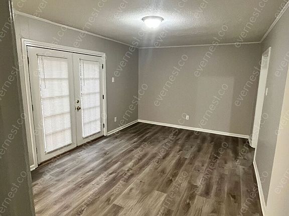 4th image of 2525 Hillcrest Cir