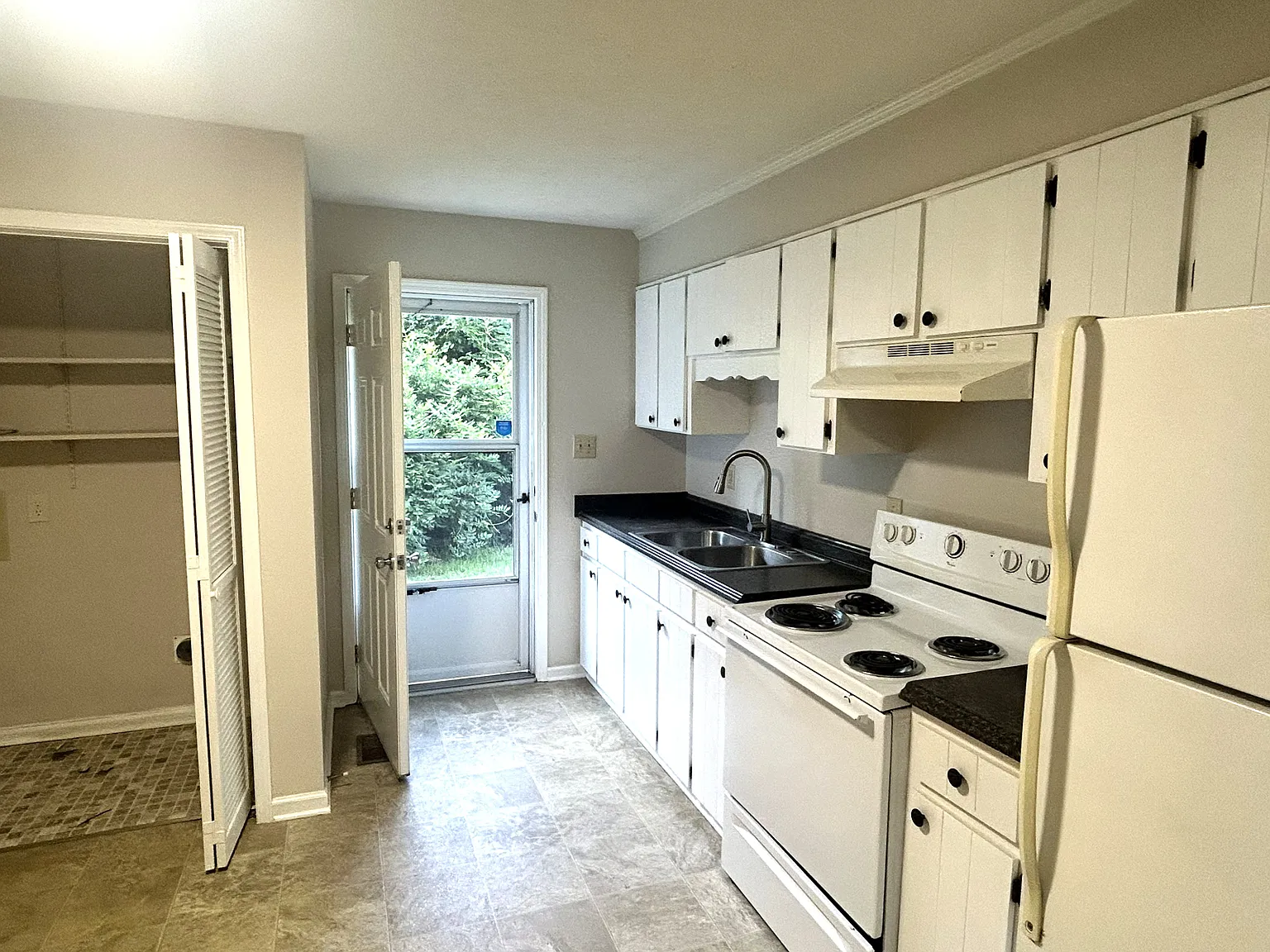 2 bed, 850 sqft, $1,200 — Photo 2