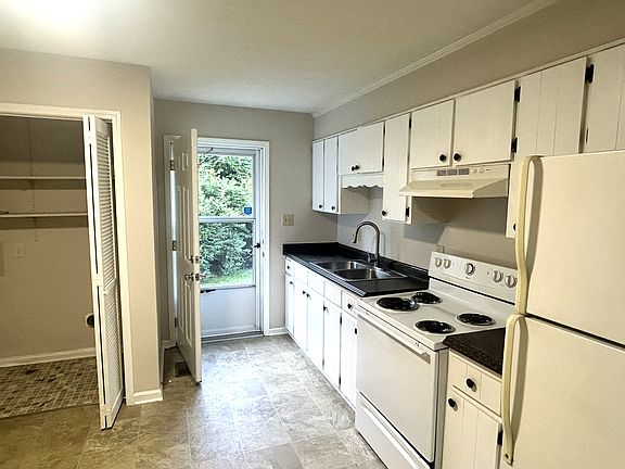 2nd image of 305 Covington St