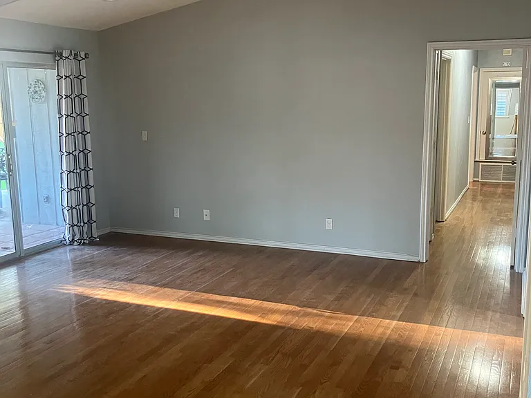 2316 Greenmeadow Dr — Photo 4