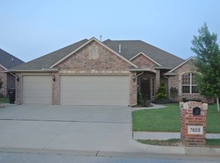 7608 Twin Oaks Dr, Yukon, OK 73099