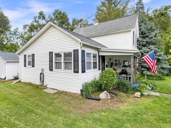 624 S State St, Marengo, IL 60152