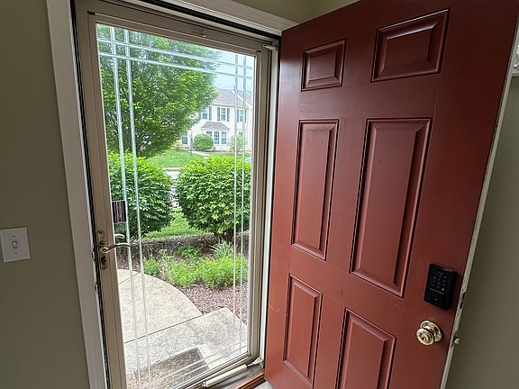 3rd image of 189 Blue Grass Cir