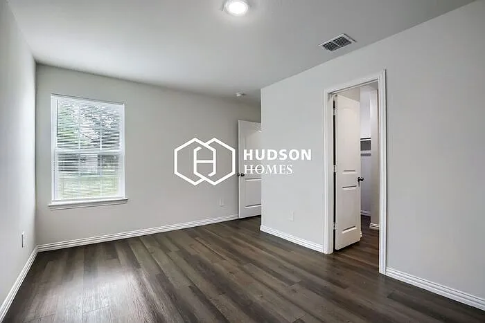 1720 E 10th Ave — Photo 9