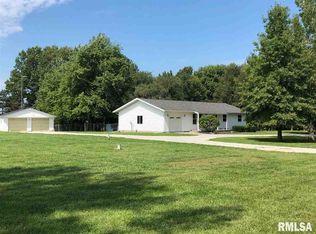 605 S Hunt Rd, Taylorville, IL 62568
