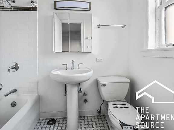4th image of 534 Dnp W Stratford Pl #8W