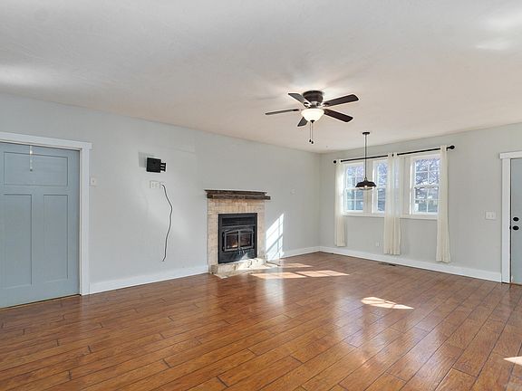 3rd image of 907 Tyler Ave