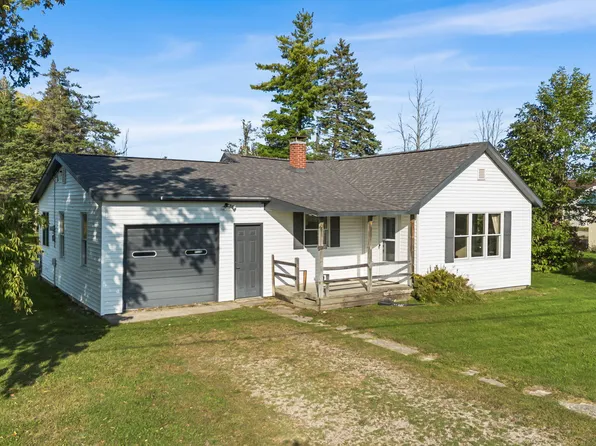 1018 W 1st St, Cheboygan, MI 49721