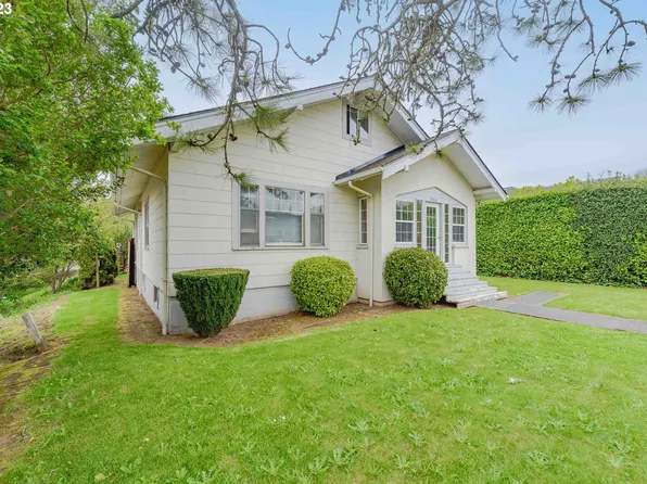 726 S 7th St, Coos Bay, OR 97420