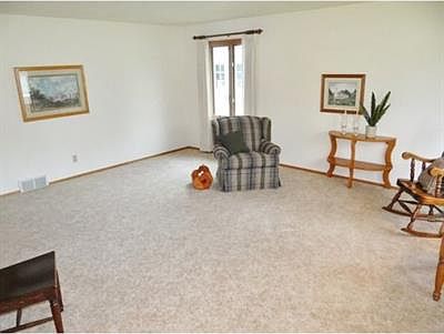 5th image of 61 Heritage Ct