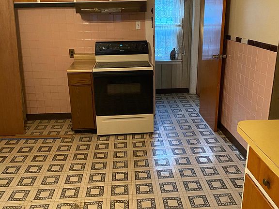 3rd image of 542 21st St #2