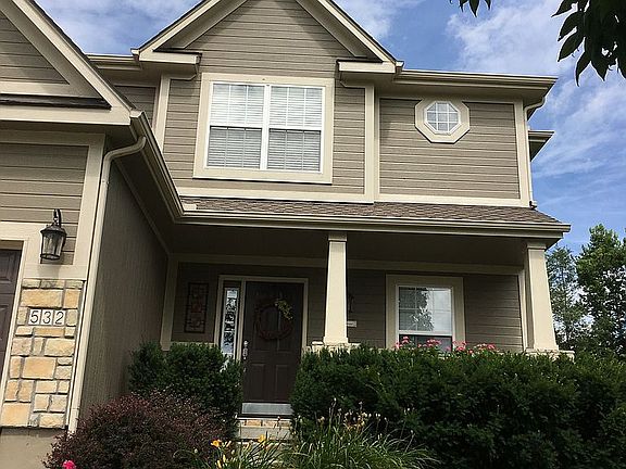 3rd image of 532 NW Fox Hollow Ln