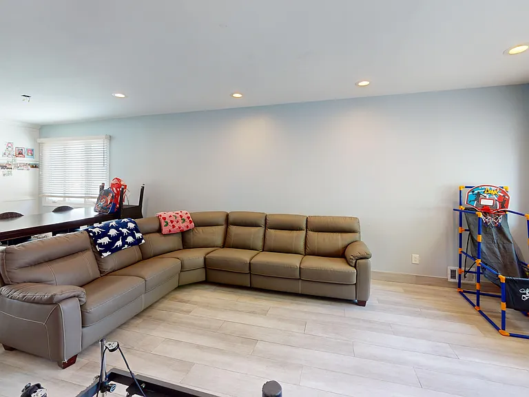 502 Winchester Ave — Photo 6