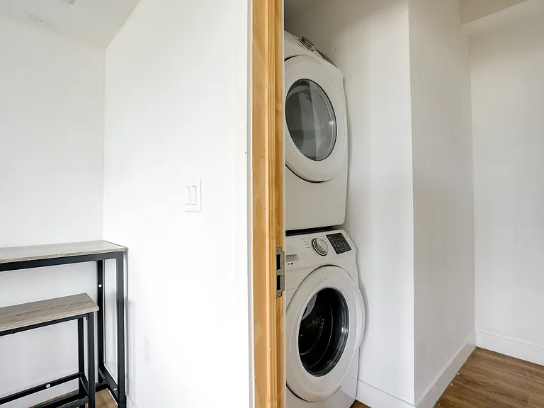 1620 W 35th Pl — Photo 16