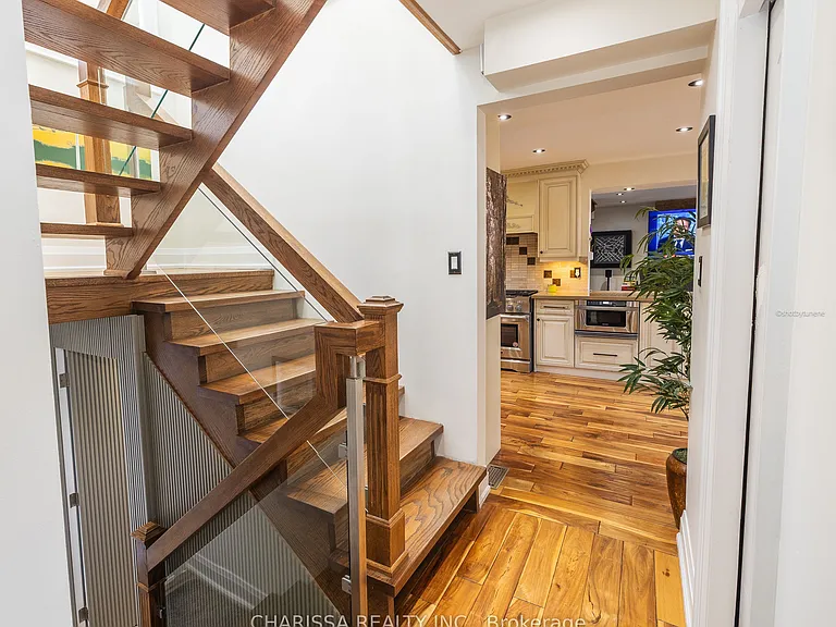 60 Belvedere Dr — Photo 16